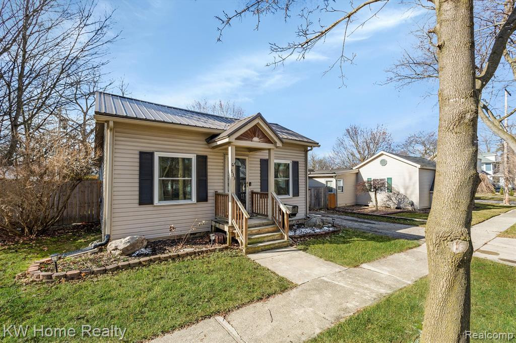 833 N MADISON Street, Lapeer, MI 48446 — Photo 4