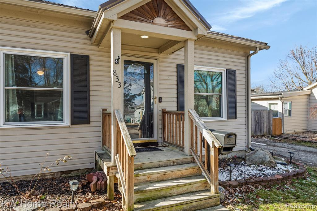 833 N MADISON Street, Lapeer, MI 48446 — Photo 5