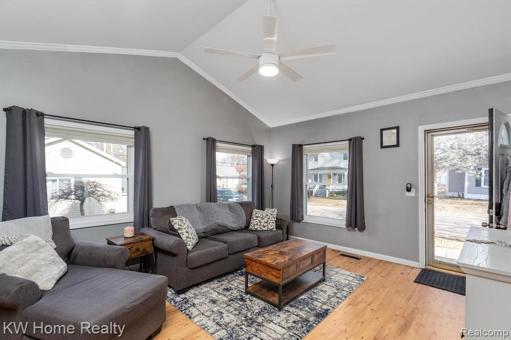 833 N MADISON Street, Lapeer, MI 48446 — Photo 6