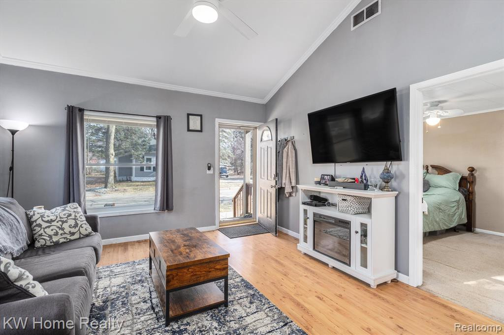 833 N MADISON Street, Lapeer, MI 48446 — Photo 8