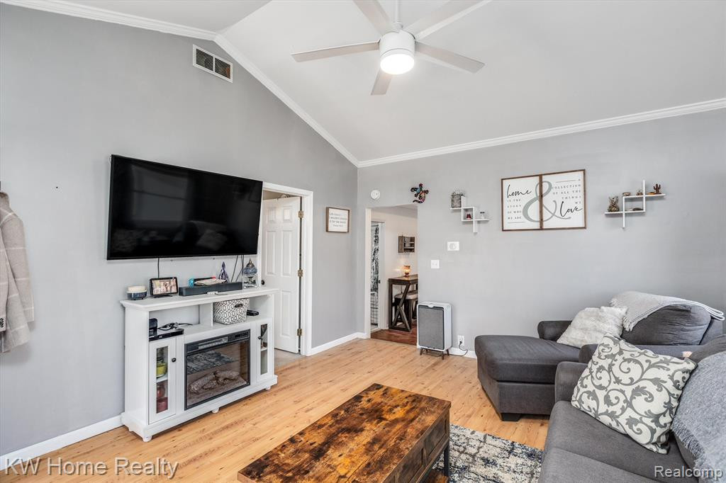 833 N MADISON Street, Lapeer, MI 48446 — Photo 9