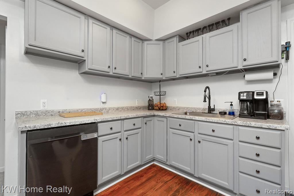 833 N MADISON Street, Lapeer, MI 48446 — Photo 12