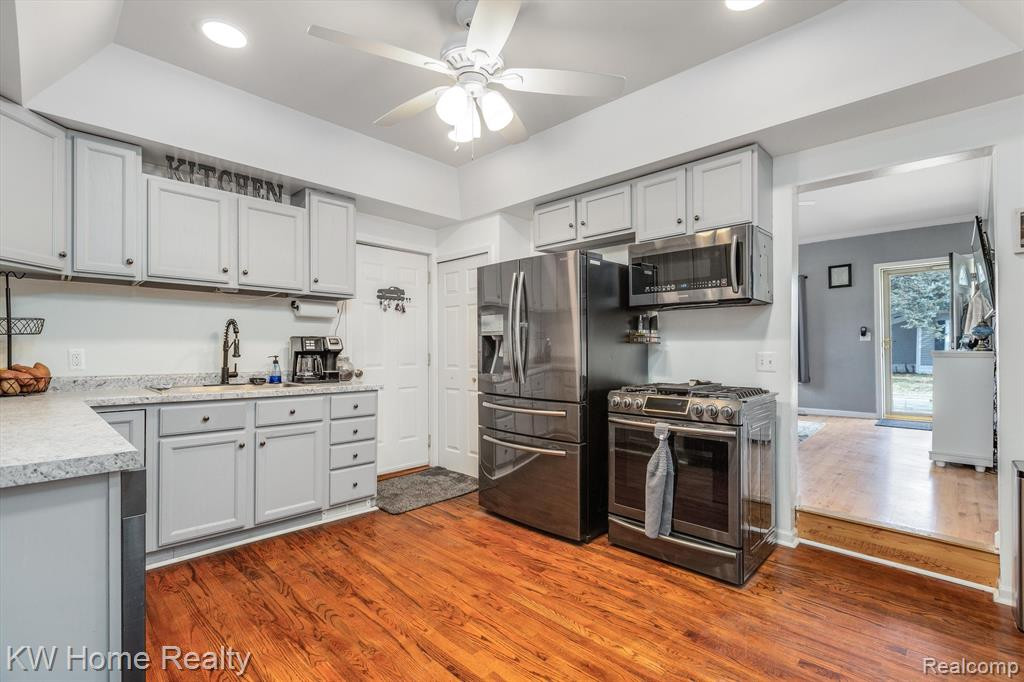 833 N MADISON Street, Lapeer, MI 48446 — Photo 14