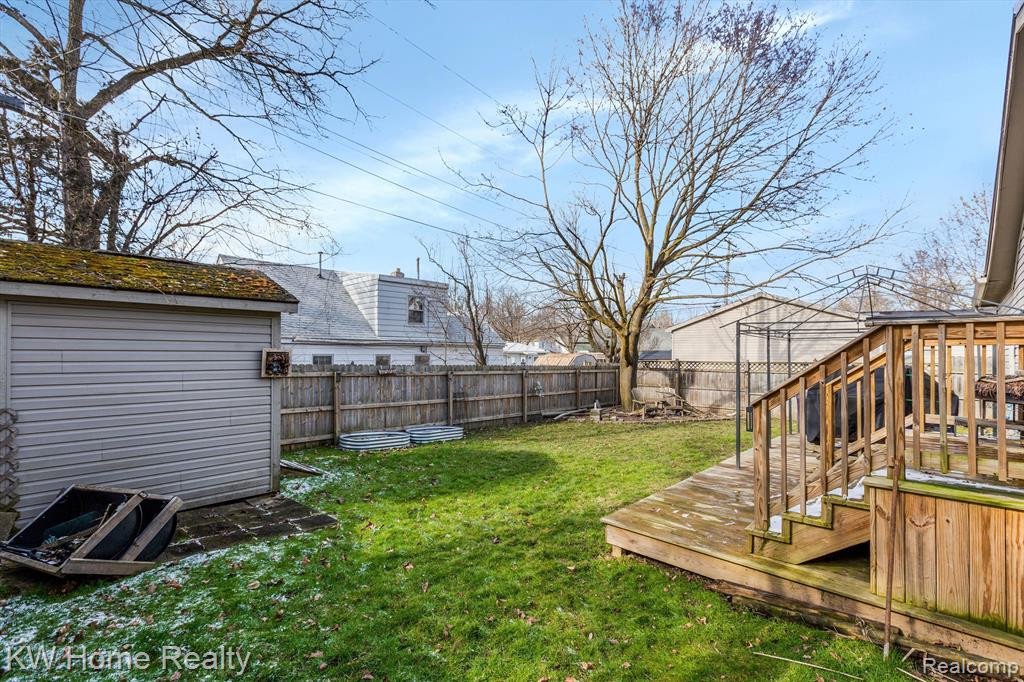 833 N MADISON Street, Lapeer, MI 48446 — Photo 27