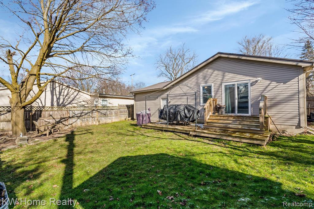 833 N MADISON Street, Lapeer, MI 48446 — Photo 30