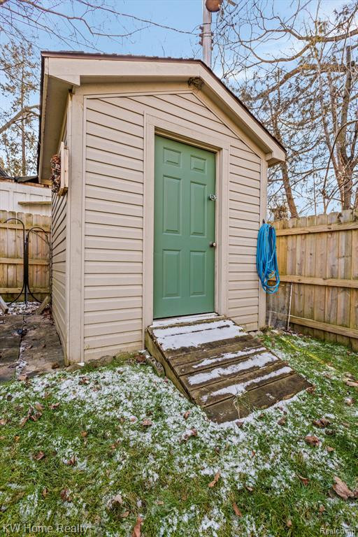833 N MADISON Street, Lapeer, MI 48446 — Photo 33