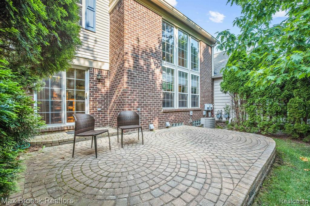 3963 RAVENSFIELD Drive, Canton, MI 48188 — Photo 3