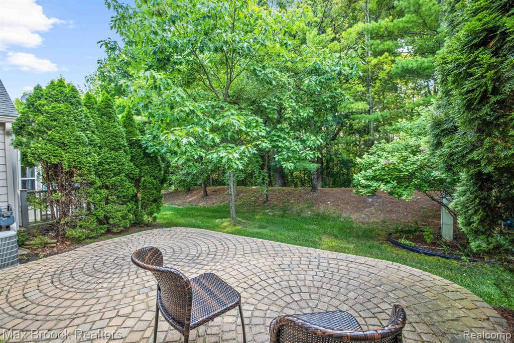 3963 RAVENSFIELD Drive, Canton, MI 48188 — Photo 5