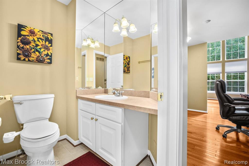 3963 RAVENSFIELD Drive, Canton, MI 48188 — Photo 17