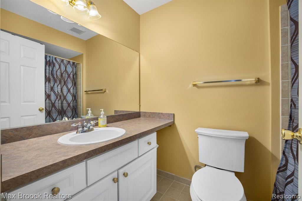 3963 RAVENSFIELD Drive, Canton, MI 48188 — Photo 26