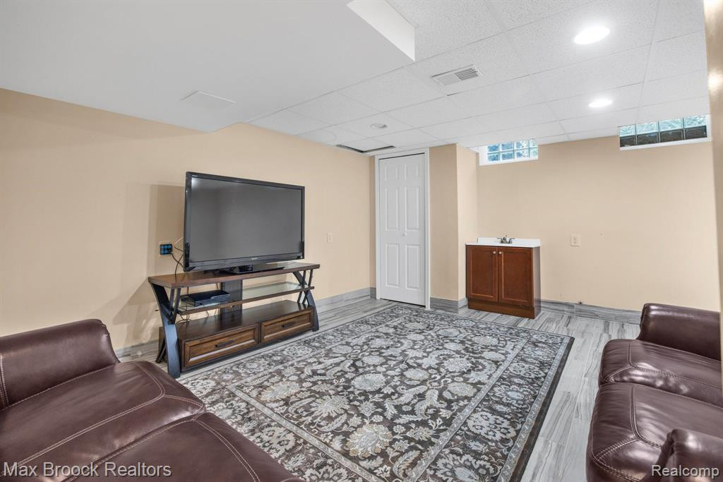 3963 RAVENSFIELD Drive, Canton, MI 48188 — Photo 28