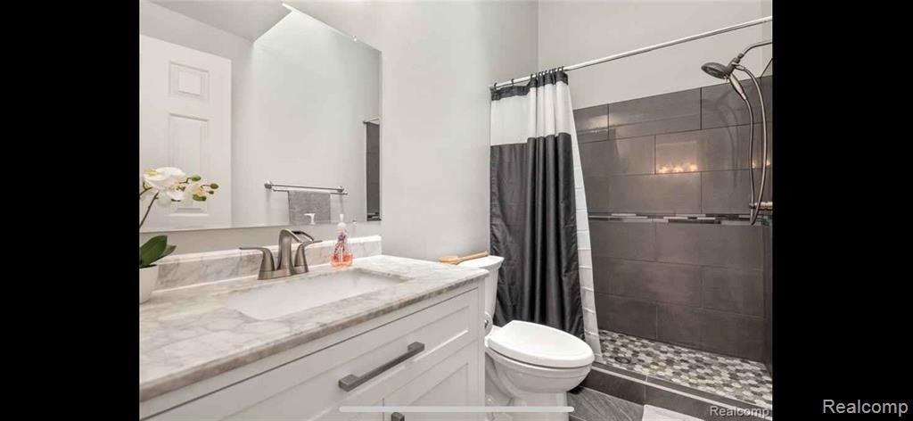 29360 BREEZEWOOD, Farmington Hills, MI 48331 — Photo 14