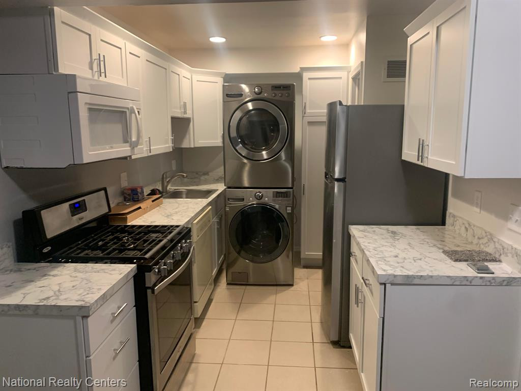 41284 N WOODBURY GREEN Drive, Belleville, MI 48111 — Photo 3