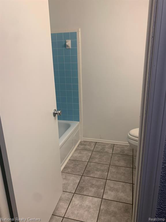 41284 N WOODBURY GREEN Drive, Belleville, MI 48111 — Photo 6