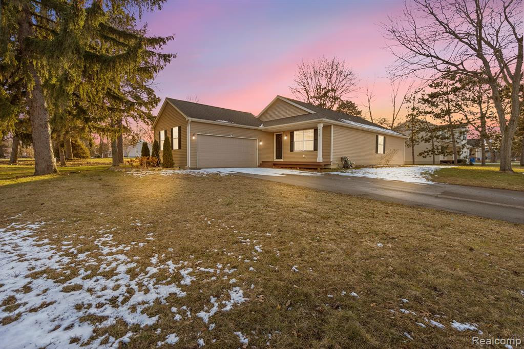 4165 SASHABAW Road, Waterford, MI 48329 — front exterior