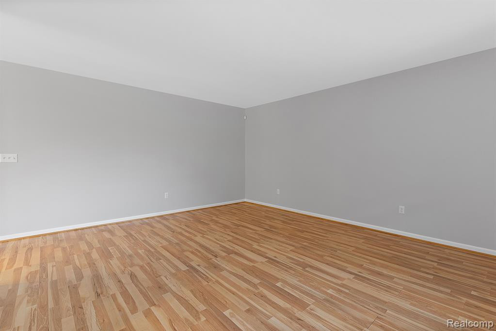 4165 SASHABAW Road, Waterford, MI 48329 — Photo 6