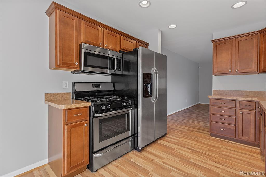 4165 SASHABAW Road, Waterford, MI 48329 — Photo 9
