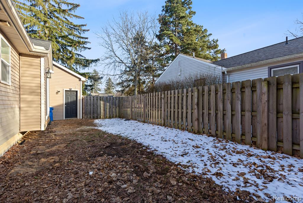 4165 SASHABAW Road, Waterford, MI 48329 — Photo 23