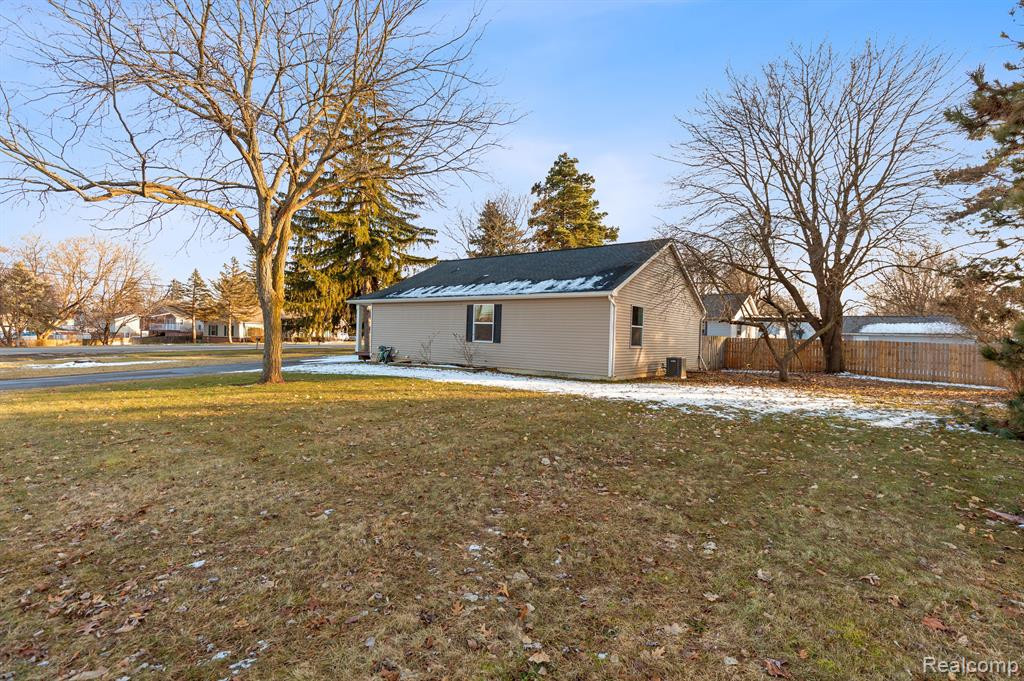 4165 SASHABAW Road, Waterford, MI 48329 — Photo 25