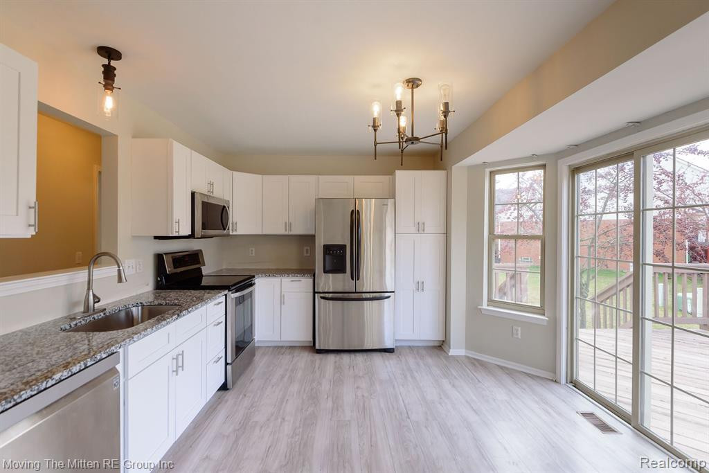 8938 IRONWOOD Drive, Van Buren, MI 48111 — Photo 7