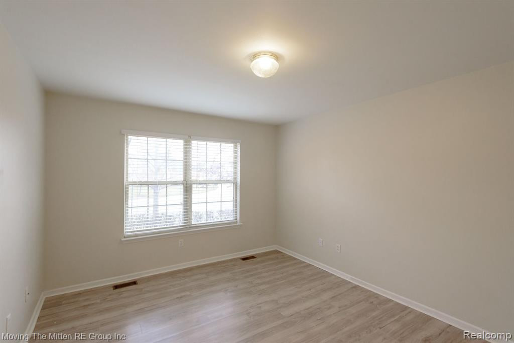 8938 IRONWOOD Drive, Van Buren, MI 48111 — Photo 11