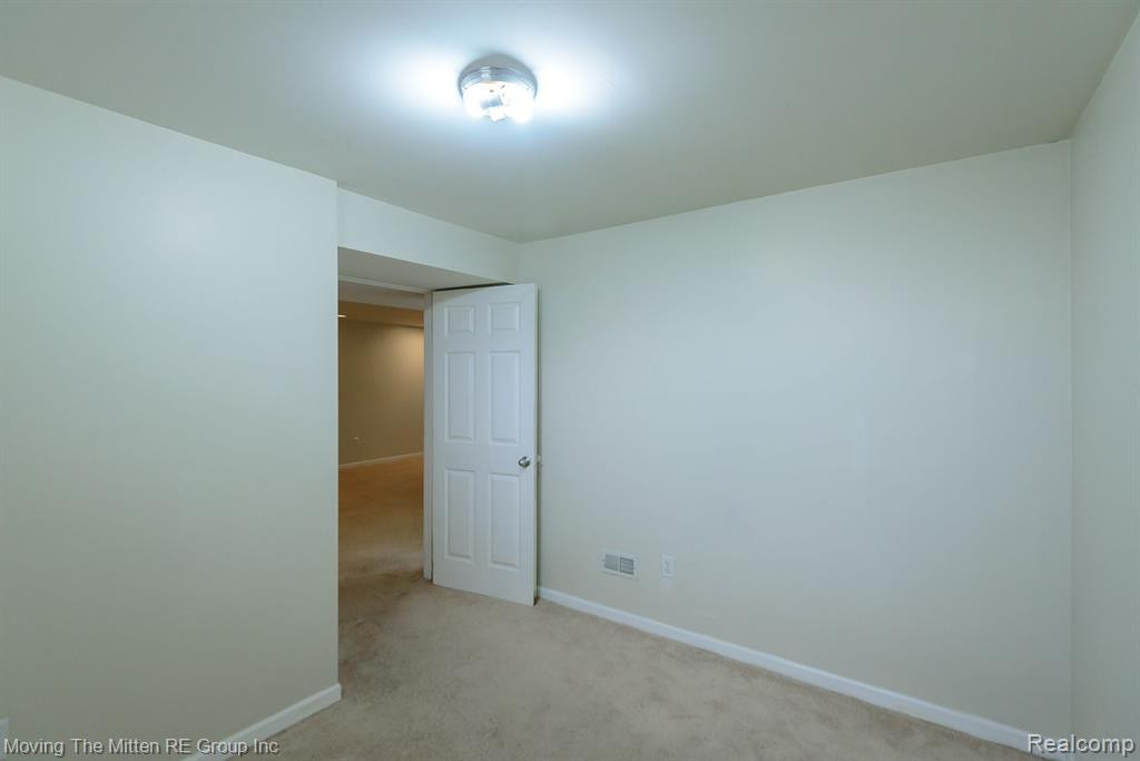 8938 IRONWOOD Drive, Van Buren, MI 48111 — Photo 25