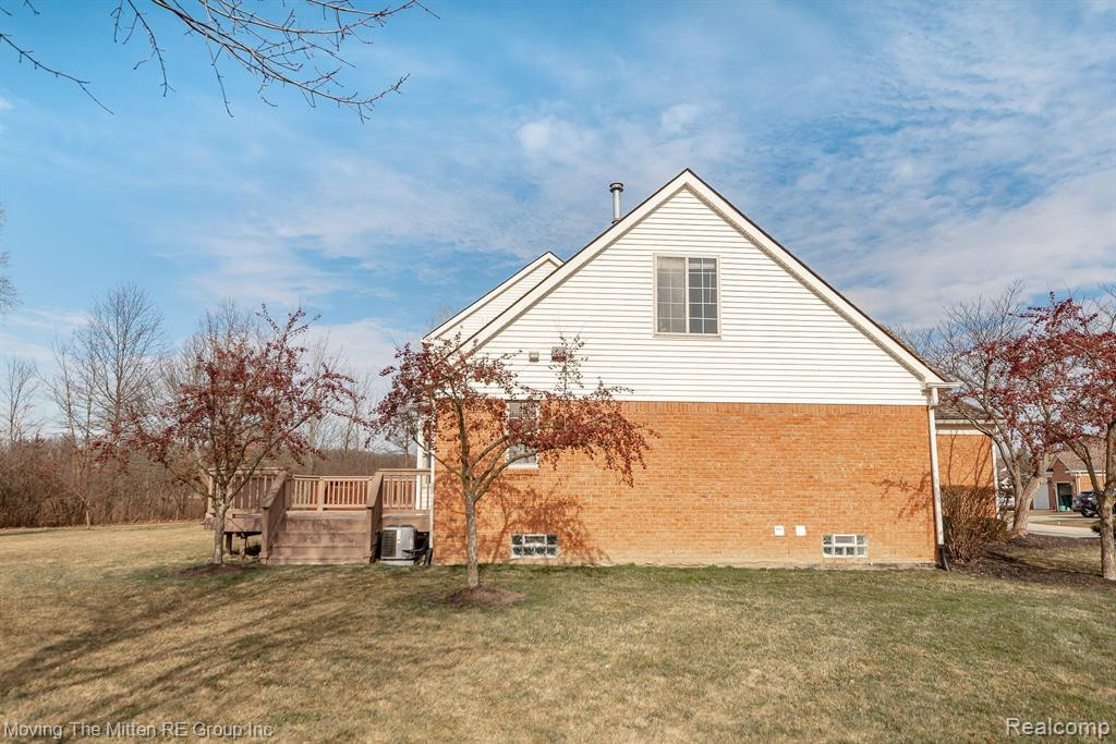 8938 IRONWOOD Drive, Van Buren, MI 48111 — Photo 31