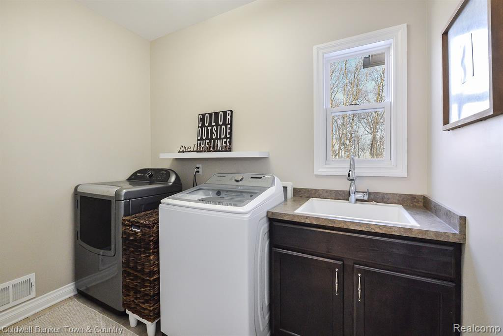 8630 GIOVANNI, Howell, MI 48855 — Photo 24