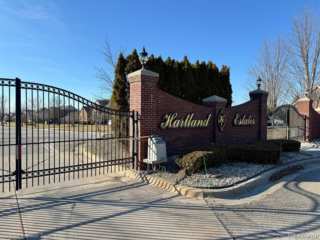 8630 GIOVANNI, Howell, MI 48855 — Photo 42