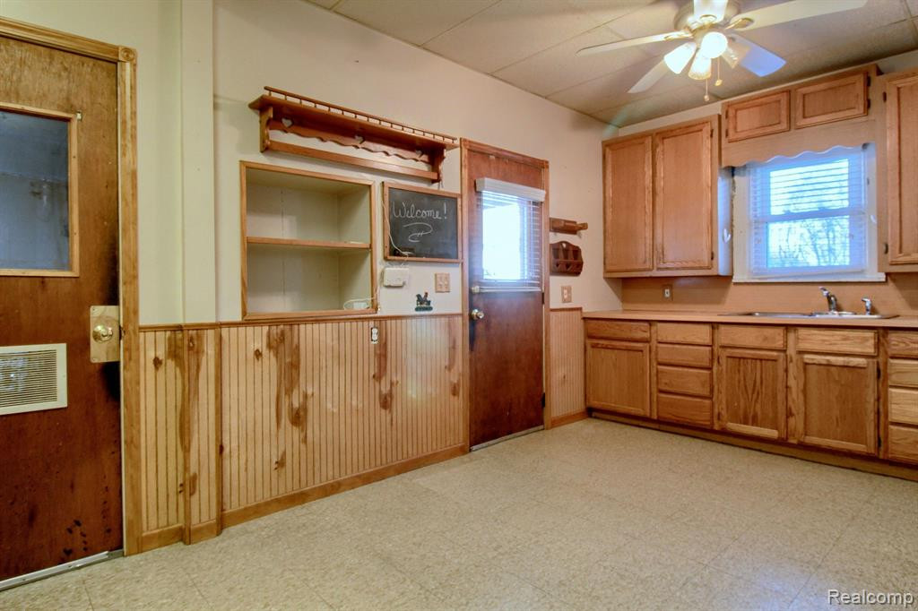 416 CHERRY Street, Wyandotte, MI 48192 — Photo 11