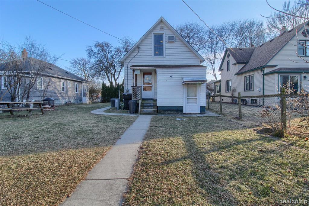416 CHERRY Street, Wyandotte, MI 48192 — Photo 27