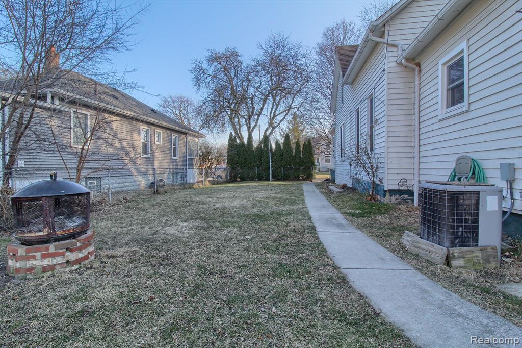 416 CHERRY Street, Wyandotte, MI 48192 — Photo 30