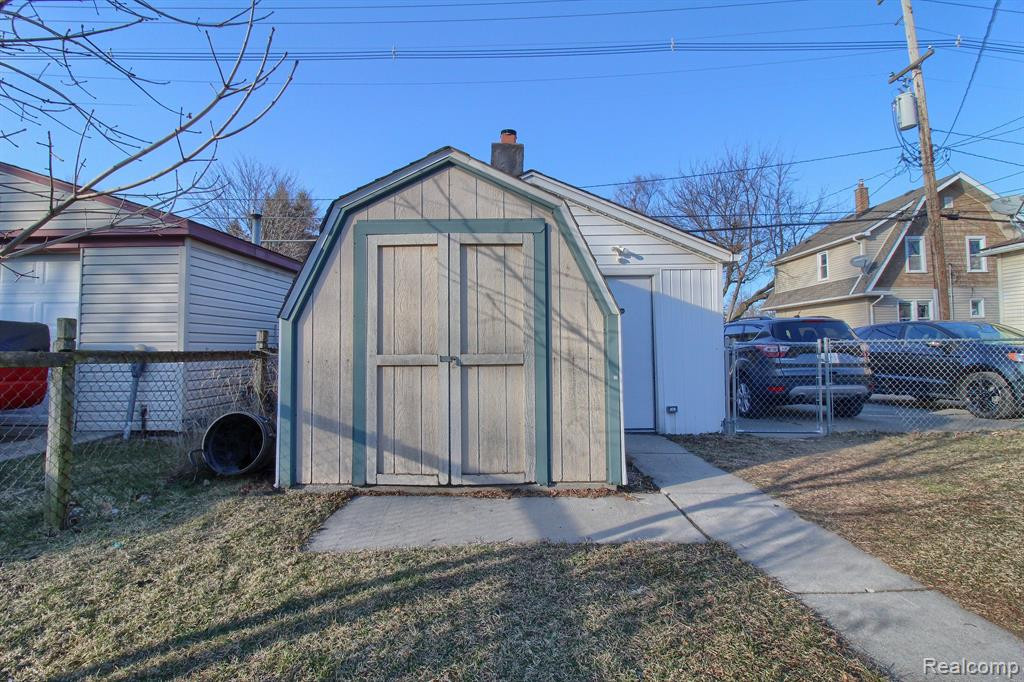 416 CHERRY Street, Wyandotte, MI 48192 — Photo 33