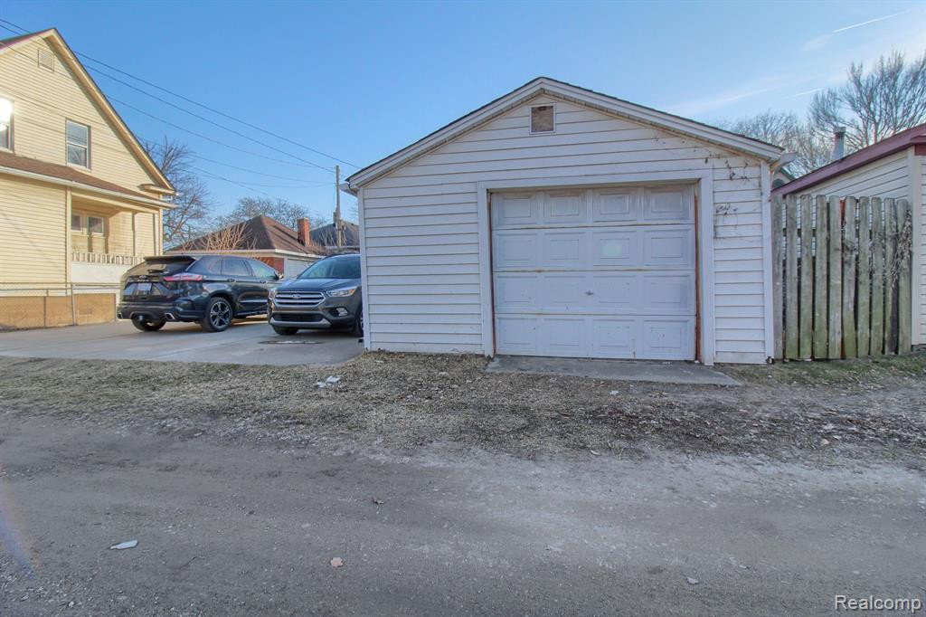 416 CHERRY Street, Wyandotte, MI 48192 — Photo 35