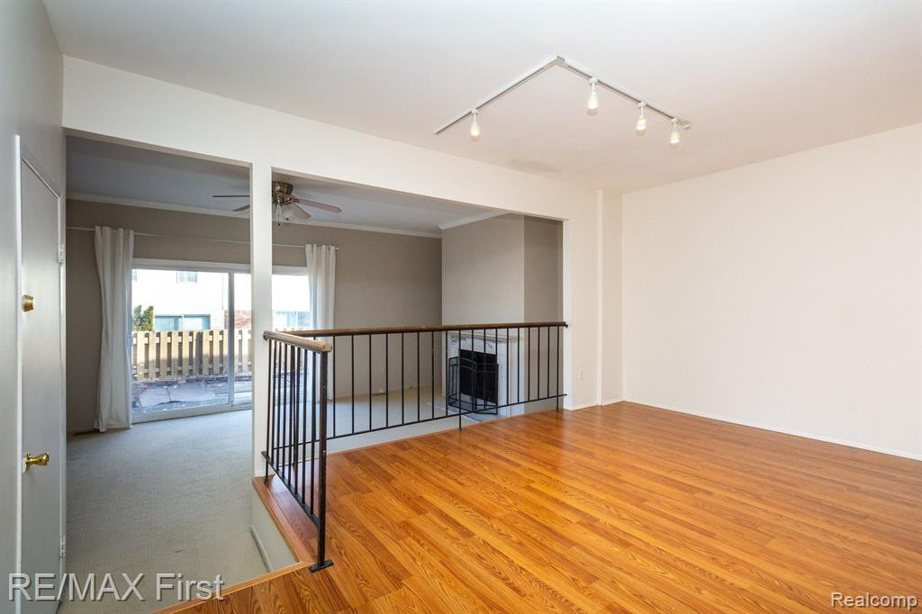 5709 WHITFIELD Drive, Troy, MI 48098 — Photo 5