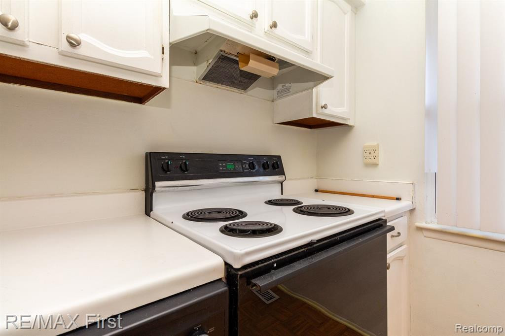 5709 WHITFIELD Drive, Troy, MI 48098 — Photo 14