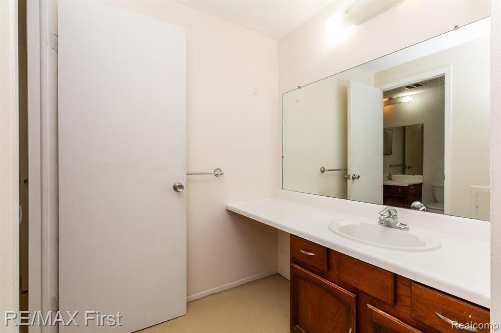 5709 WHITFIELD Drive, Troy, MI 48098 — Photo 17