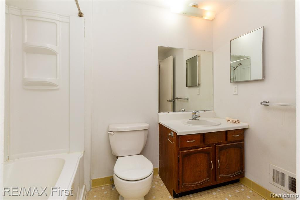 5709 WHITFIELD Drive, Troy, MI 48098 — Photo 18