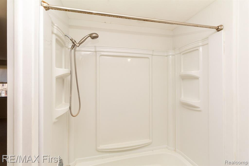 5709 WHITFIELD Drive, Troy, MI 48098 — Photo 19
