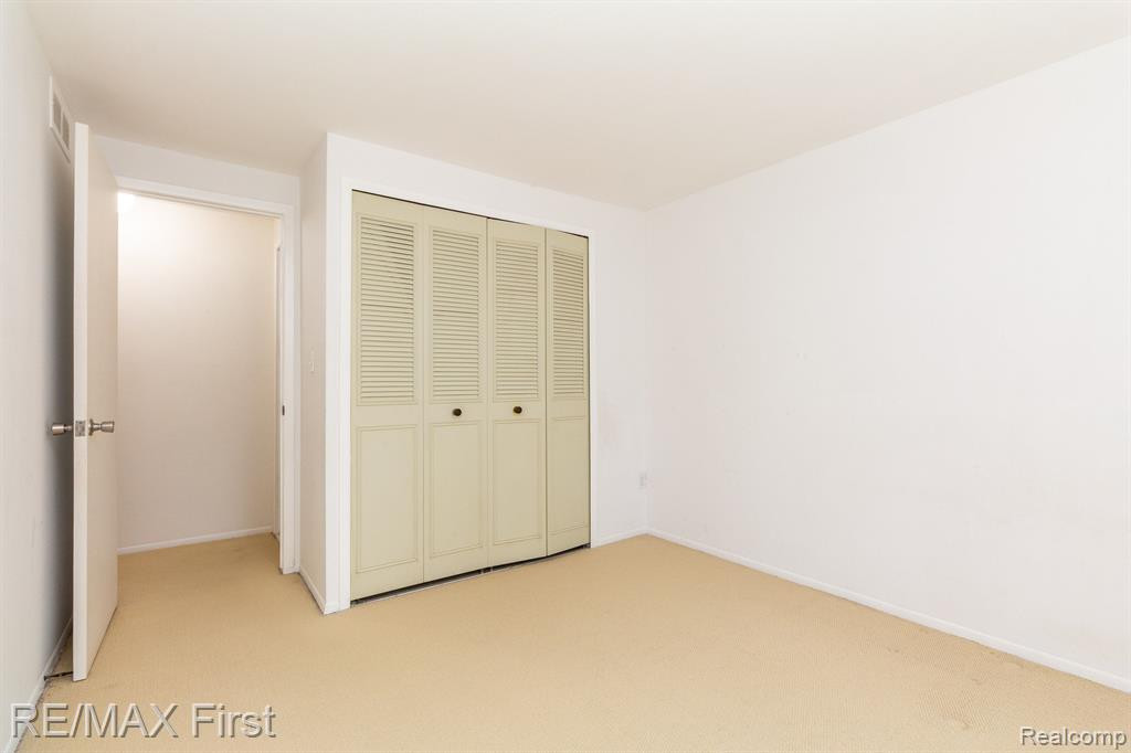 5709 WHITFIELD Drive, Troy, MI 48098 — Photo 21