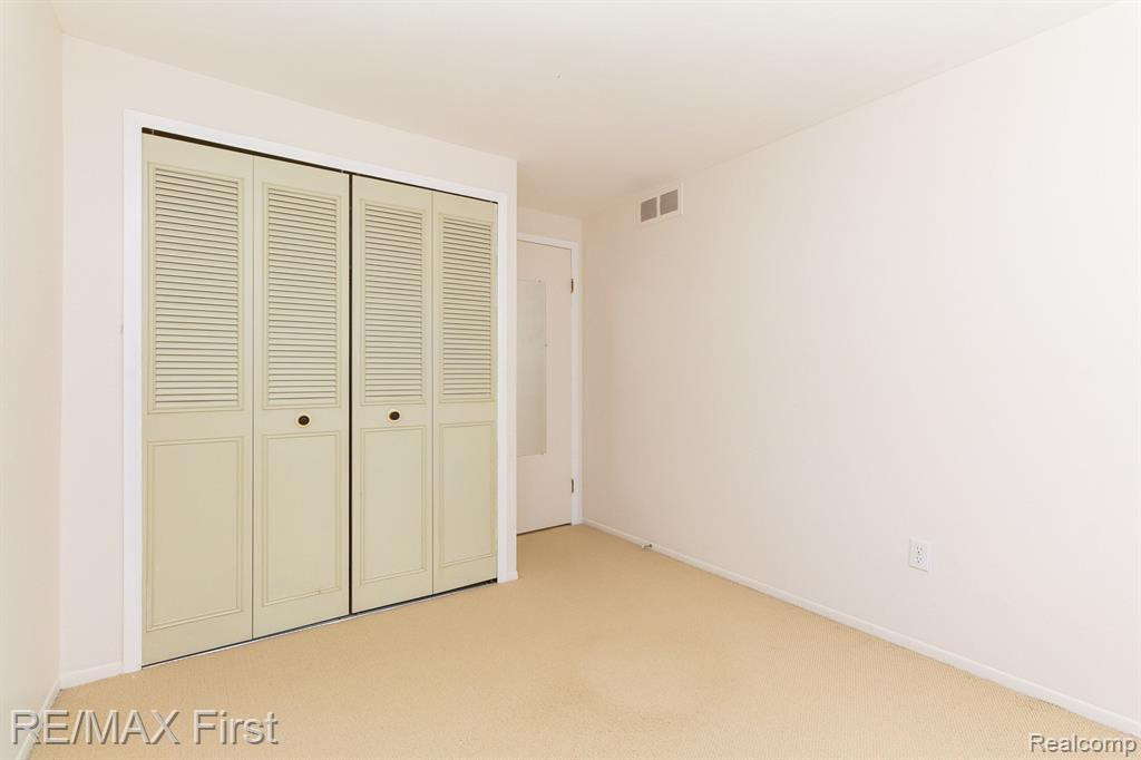 5709 WHITFIELD Drive, Troy, MI 48098 — Photo 23