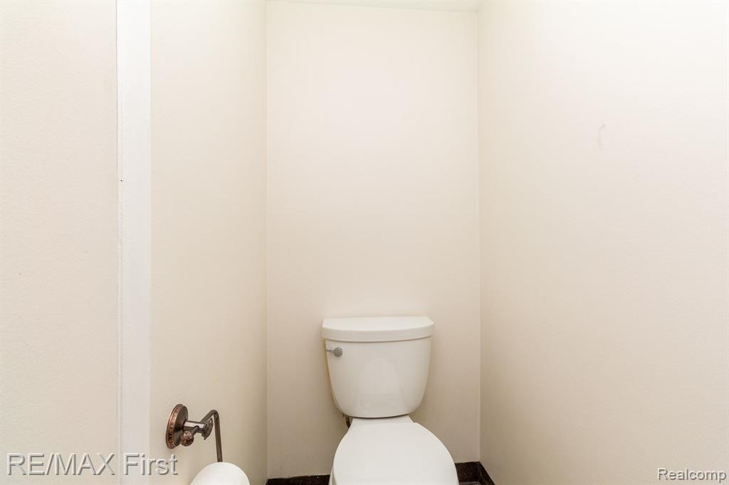 5709 WHITFIELD Drive, Troy, MI 48098 — Photo 26