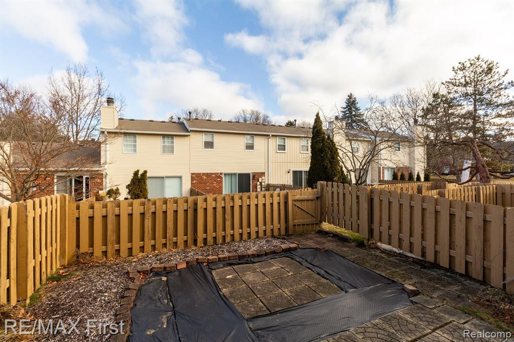 5709 WHITFIELD Drive, Troy, MI 48098 — Photo 30