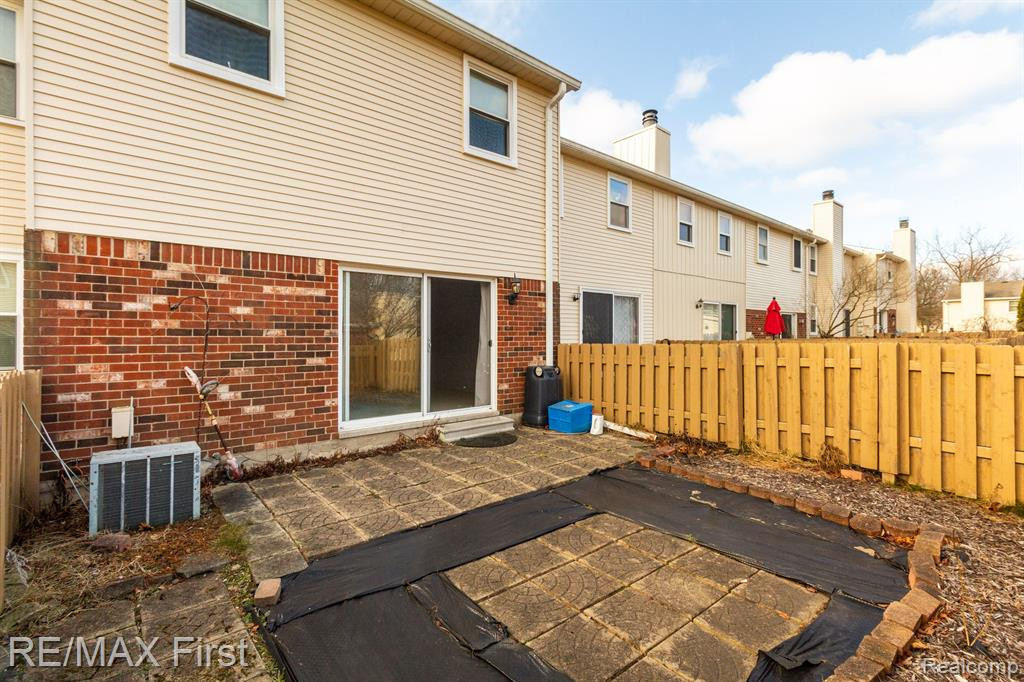 5709 WHITFIELD Drive, Troy, MI 48098 — Photo 31