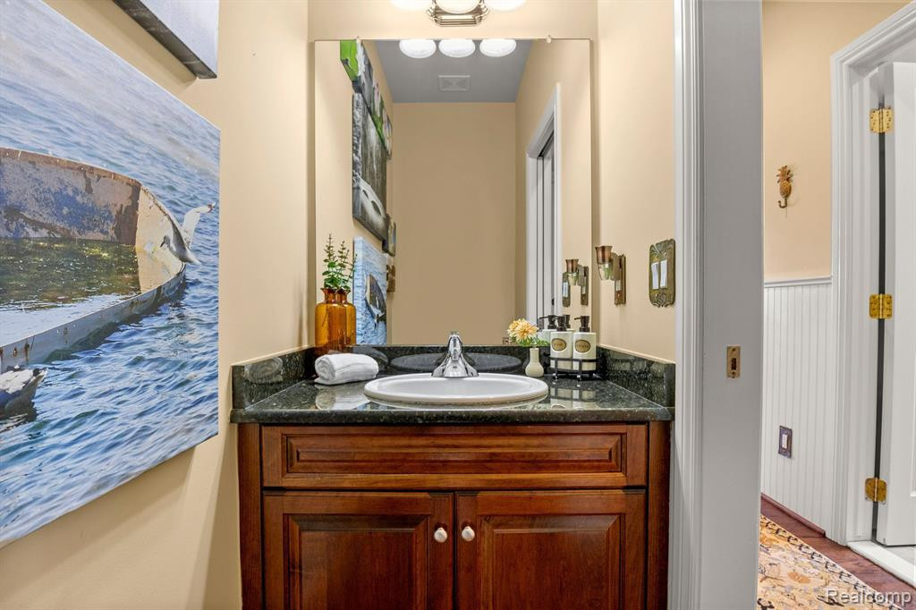 48310 MANORWOOD Drive, Northville, MI 48168 — Photo 28