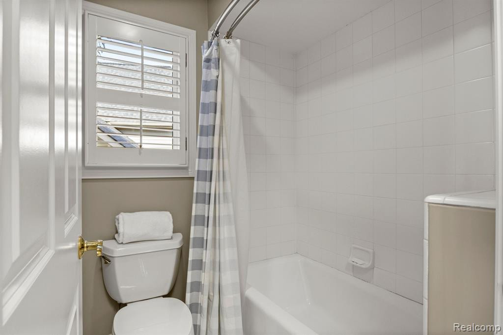 48310 MANORWOOD Drive, Northville, MI 48168 — Photo 33