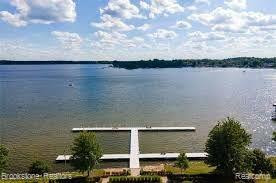 638 POINTE Drive, Walled Lake, MI 48390 — Photo 10