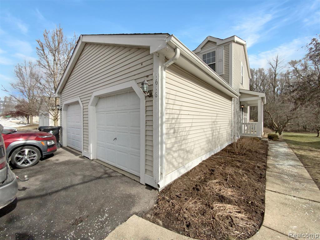 1616 GOLDEN Lane, Ypsilanti, MI 48198 — Photo 16