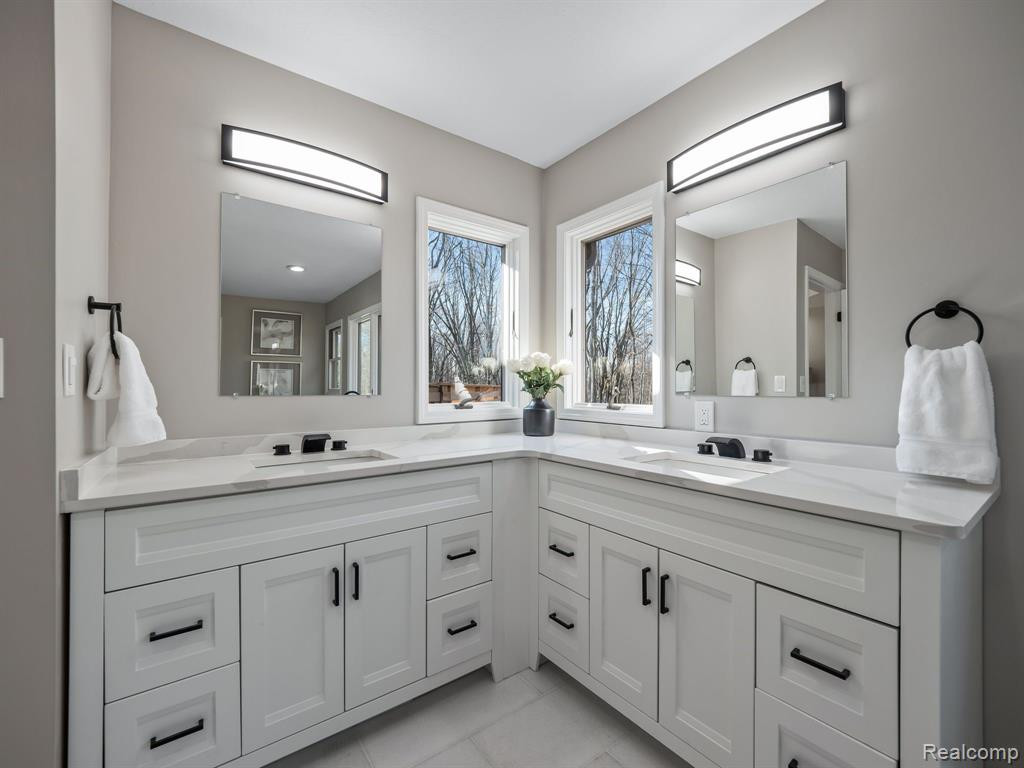 6166 7 MILE Road, South Lyon, MI 48178 — Photo 19