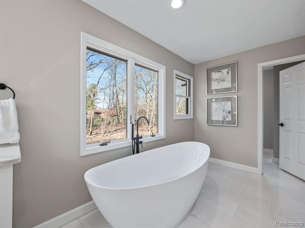 6166 7 MILE Road, South Lyon, MI 48178 — Photo 20
